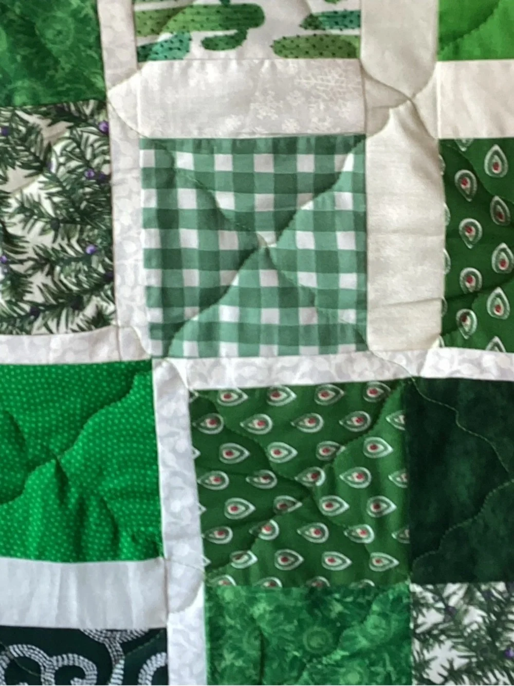 NWT Hand Crafted Green and White Bright Quilt